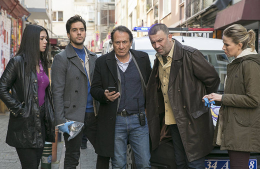 Başrol diziden ayrılıyor seyirci isyan etti! 15 yıldır Kanal D Arka Sokaklar'da oynuyordu