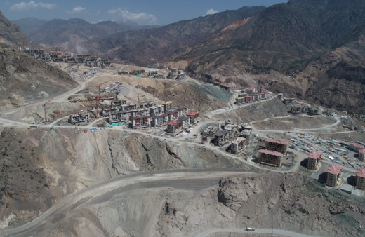 Artvin ilçesi Yusufeli'nin taşınacağı yeni yerinde kura heyecanı