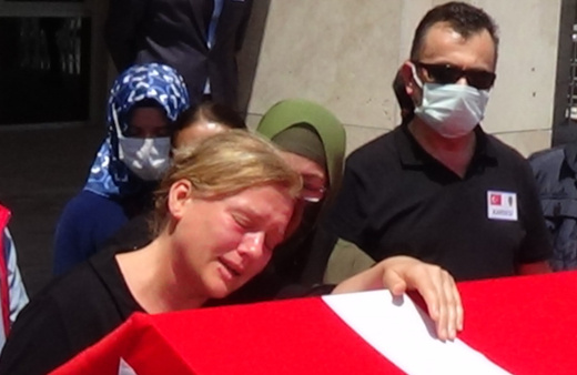 Kütahya'da şehidin cenazesinde gözyaşları sel oldu! Müdahalelere rağmen kurtarılamadı