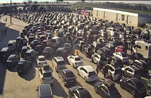 Akın akın Türkiye'ye geliyorlar! Uzun kuyruklar oluştu: Memleketimiz gibisi yok