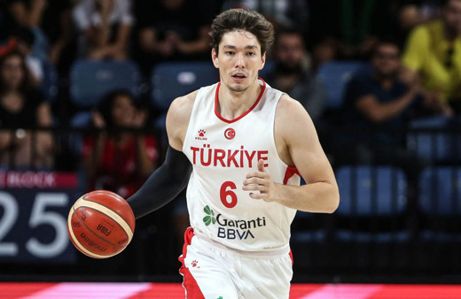 Cedi Osman, tepkiler nedeniyle sosyal medya hesaplarını kapattı