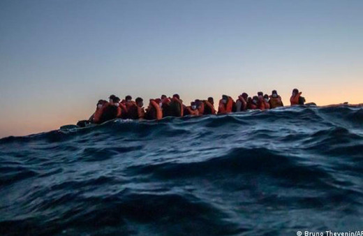 Çanakkale'de 43 düzensiz göçmen ve 4 göçmen kaçakçısı yakalandı