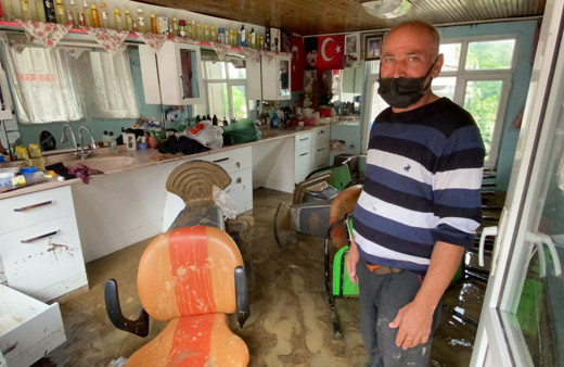 Zonguldak'ta müşterisini tıraş ederken dehşeti yaşadı! Son anda...