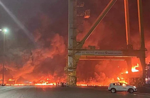 Dubai'de büyük patlamanın olduğu gemi temizlik malzemeleri taşıyormuş