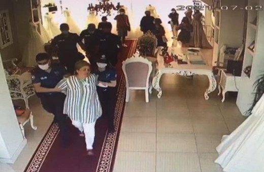 BBP'li Fatma Yümlü'ye ters kelepçe takmışlardı! O polisler hakkında karar verildi