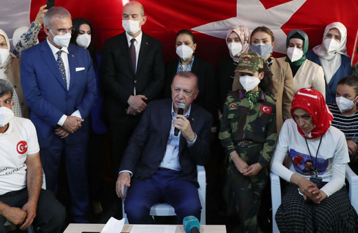Cumhurbaşkanı Erdoğan, Diyarbakır Anneleri'ni ziyaret etti