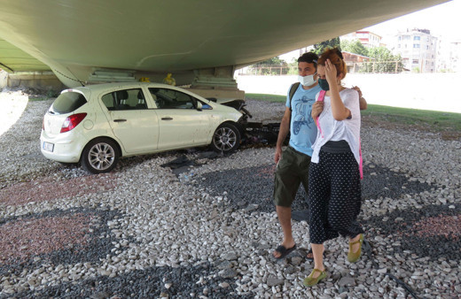 Kozyatağı'nda kaza yerine koştu eşi için gözyaşı döktü