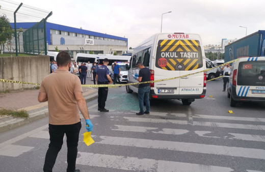 Kocaeli'de işçileri taşıyan servis minibüsüne silahlı saldırı 4 yaralı