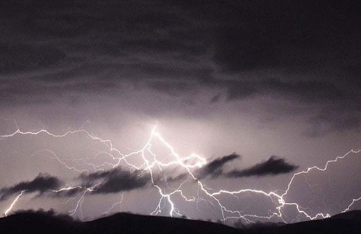 Hindistan'da feci olay! Yıldırım düşmesi sonucu 38 kişi öldü