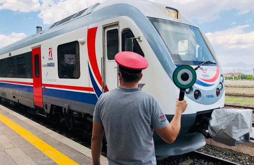 Göller Ekspresi ilk sefer için Isparta Garı’na geldi