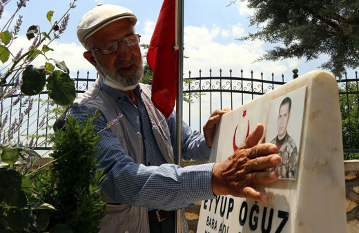 Elazığlı şehit polis babasından 'Unutulursa yeni 15 Temmuzlar olabilir' uyarısı