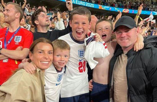 İngiliz futbolunun efsane isimlerinden Wayne Rooney çok değişti görenler şaştı kaldı