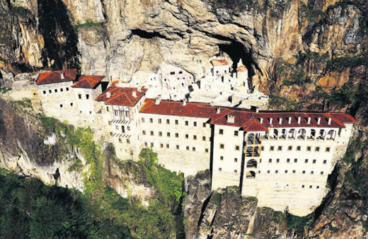 "Sümela yakınına hafriyat dökülüyor" iddiasına yanıt