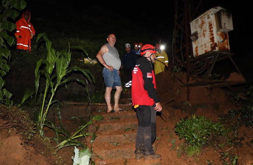 Rize'de sel felaketi! Kayıp 3 kişi aranıyor