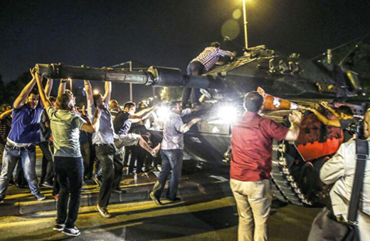 Optimar'dan çarpıcı 15 Temmuz anketi! Yüzde 59 bugün olsa yine sokağa çıkarız