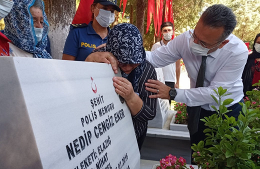 Aydın'da gözyaşları sel oldu! 15 Temmuz şehidinin annesinin ağıtları yürekleri dağladı