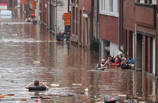 Almanya'da sel! Ölü sayısı 100'ü aştı binlerce kişi kayıp binalar çöktü yollar yok oldu