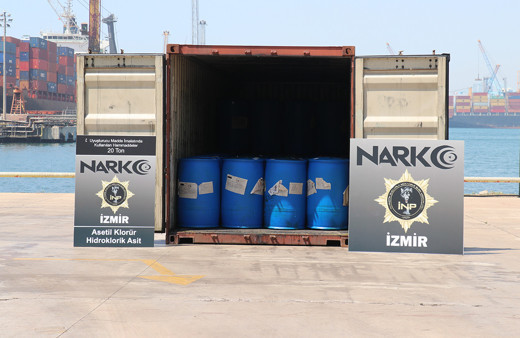 İzmir'e Çin'den getirilen bir konteynerde uyuşturucu yapımında kullanılan kimyasal madde ele geçirildi
