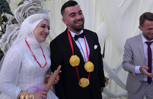 İstanbul'da damada 'ayvayı yedin 3’ü bir yerde 'ayva' taktılar