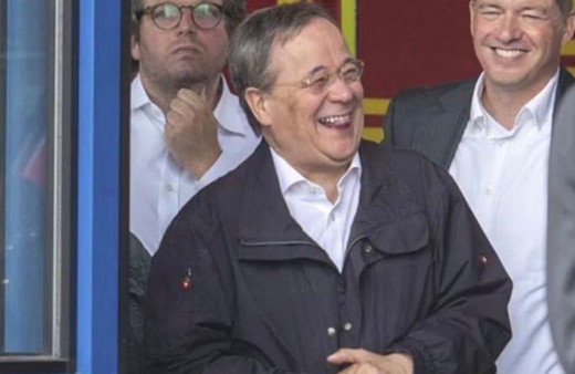 Merkel'in halefi Alman başbakan adayı sel bölgesinde kahkaha attı! Tepki yağdı!