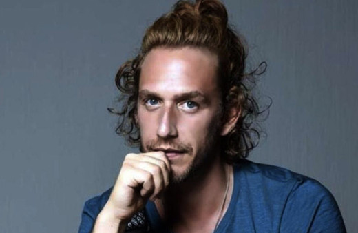 Mithat Can Özer anne ve babası kimdir Mithat Can Özer yaşı kaç?