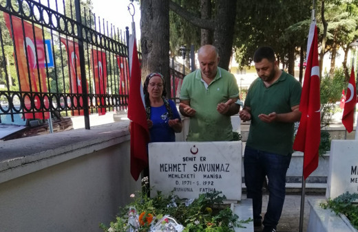 Arife günü şehit yakınları şehitliklere koştu