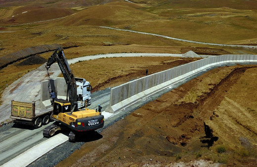 Türkiye-İran sınırına 63 kilometrelik duvar inşası! Yasa dışı geçişler engellenecek