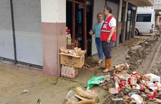 Kızılay’dan selzedelere sıcak yemek