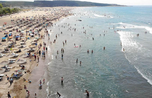 Kandıra’da 3 plaj hariç denize girmek yine yasaklandı