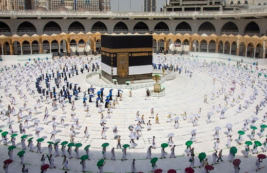 Suudi Arabistan bugün itibarıyla umre sezonunun başladığını duyurdu