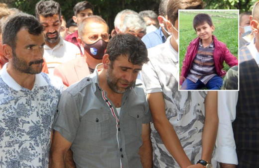 Erzurum’da 12 yaşındaki Muhammet Tortum Gölü'nde boğuldu acılı baba cenazede zor ayakta durdu