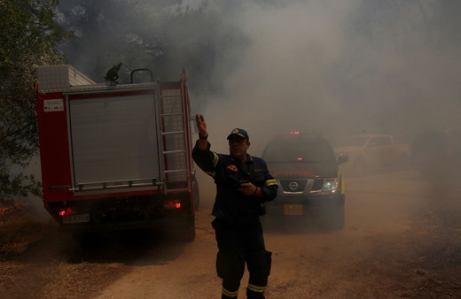 Yunanistan'da orman yangını! Bir köy boşaltıldı, yollar trafiğe kapatıldı