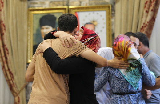 Diyarbakır'da oturma eylemi yapan 3 aile daha evlatlarına kavuştu