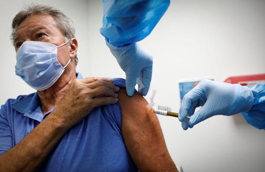 Güney Kıbrıs'ta sahte koronavirüs aşı kartı skandalı büyüyor