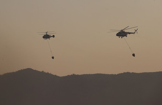 Orman yangınlarını uçaklar mı yoksa helikopterler mi daha kolay söndürür?