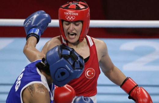 Milli boksör Esra Yıldız Tokyo Olimpiyatlarında adını çeyrek finale yazdırdı