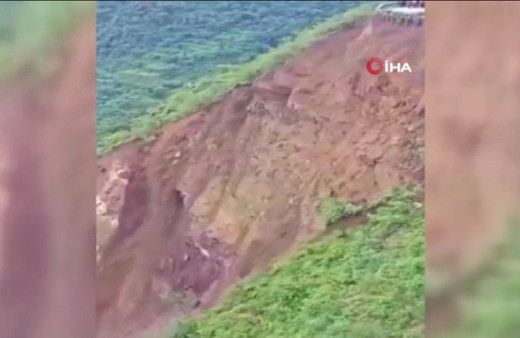 Hindistan'da toprak kaydı yol çöktü! 204 mahsur kaldı işte o anlar