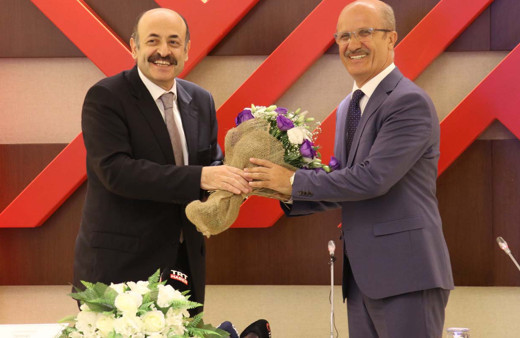 YÖK Başkanlığında devir teslim töreni Yekta Saraç, Erol Özvar'a devretti