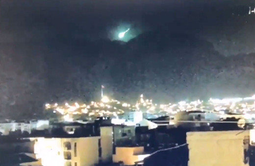 İzmir'e meteor mu düştü! Heyecanlandıran görüntüler