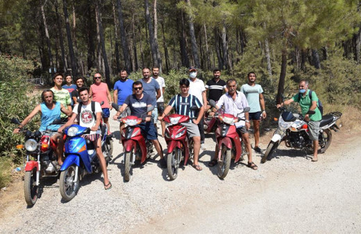 Antalya Kumluca'da 80 genç bir oldu! Paraşüt ve paramotorlarla ormanları koruyorlar
