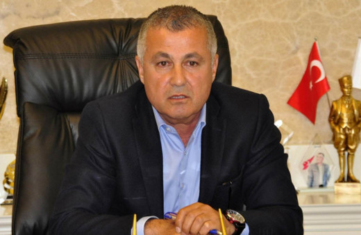 CHP'li Manavgat Belediye Başkanı Şükrü Sözen kendi evini dozerlerle korumaya aldı