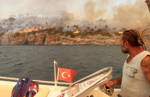 Bodrum Çökertme yangını sürüyor! Alevler koya indi