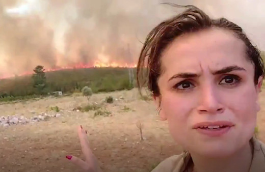 Muğla Milas'ta alevler hızla yola yöneldi! Gazeteciler ve ekipler son anda kurtuldu