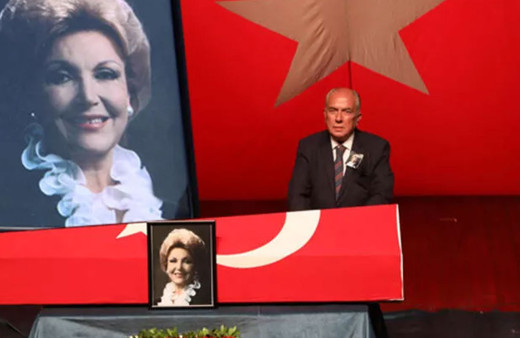 Usta oyuncu Nedret Güvenç son yolculuğuna uğurlandı