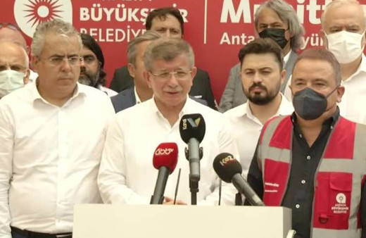 Davutoğlu yangın bölgesinden tepki gösterdi: Geç müdahale edildi, bunu görmemiz lazım