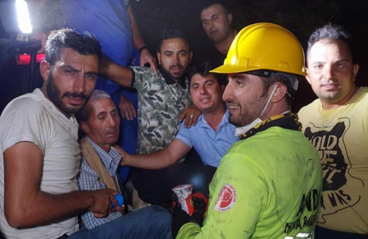 Aydın'da yangında kayıp alarmı! Gözyaşları sel oldu Bağ evine giden ekipler...