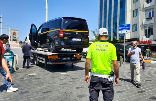 İstanbul Taksim'de turistileri kazıklamak isteyen taksici cezayı yedi