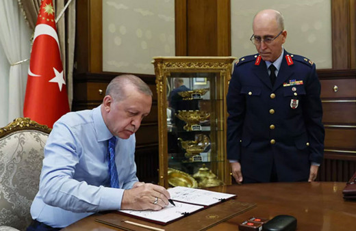 YAŞ listesinde dikkatleri üzerine çekti! Orhan Gürdal Astsubaylıktan tümgeneralliğe yükseldi