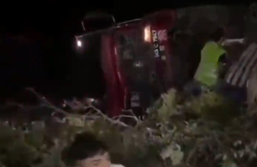 Muğla Marmaris'te itfaiye aracı devrildi