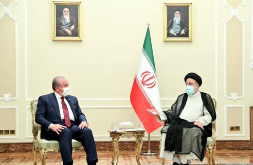 TBMM Başkanı Şentop, İran Cumhurbaşkanı Reisi ile görüştü